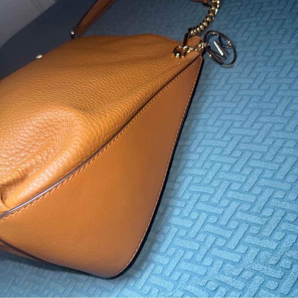 Michael Kors Camel Leather Hobo Bag with Chain Strap looks new med large - Picture 3 of 7
